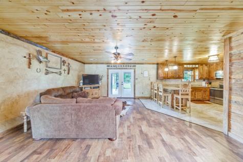 1035 N Cedar Street Muenster TX 76252