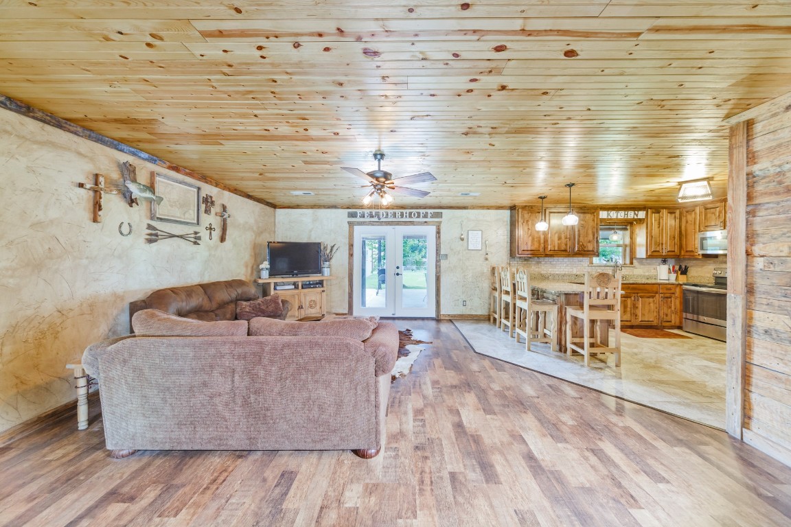 1035 N Cedar Street Muenster TX 76252