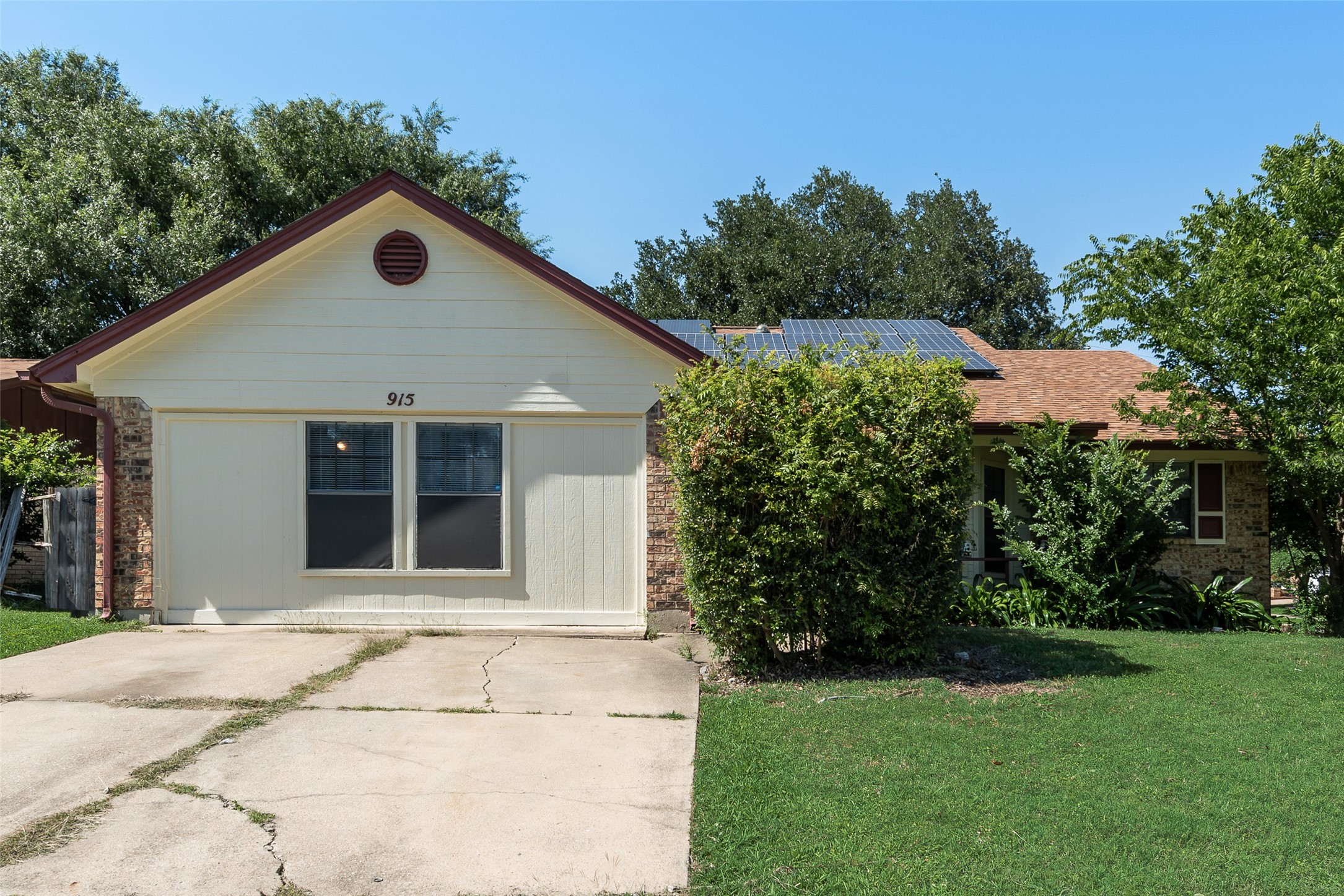 915 Freestone Drive Arlington TX 76017