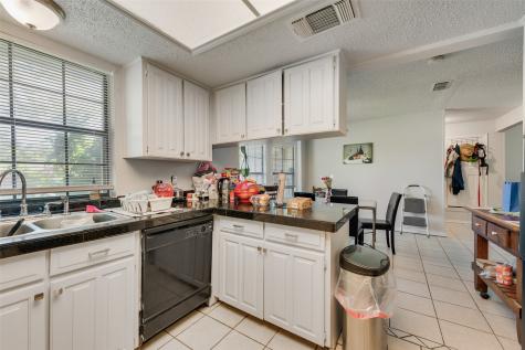 915 Freestone Drive Arlington TX 76017
