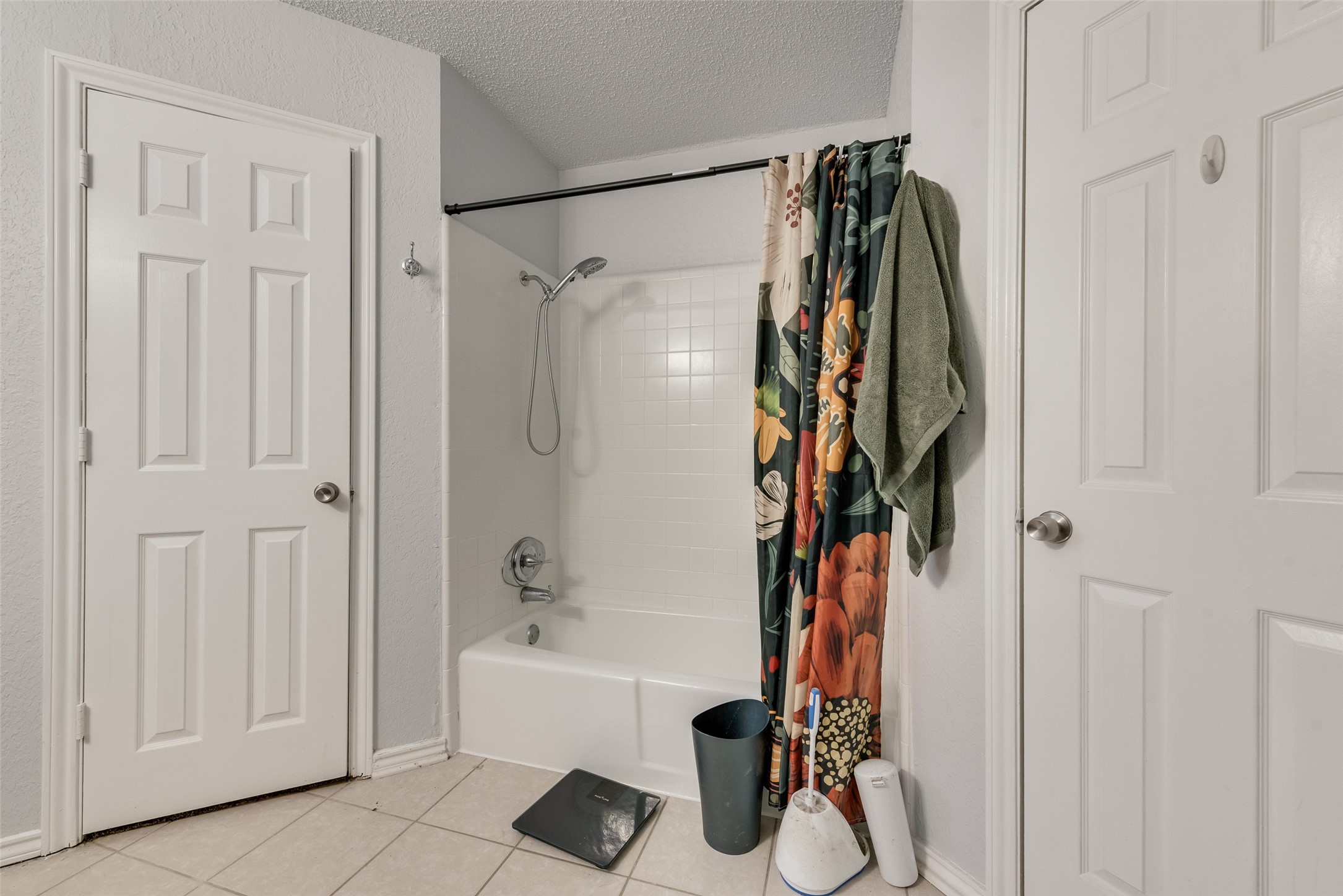 915 Freestone Drive Arlington TX 76017