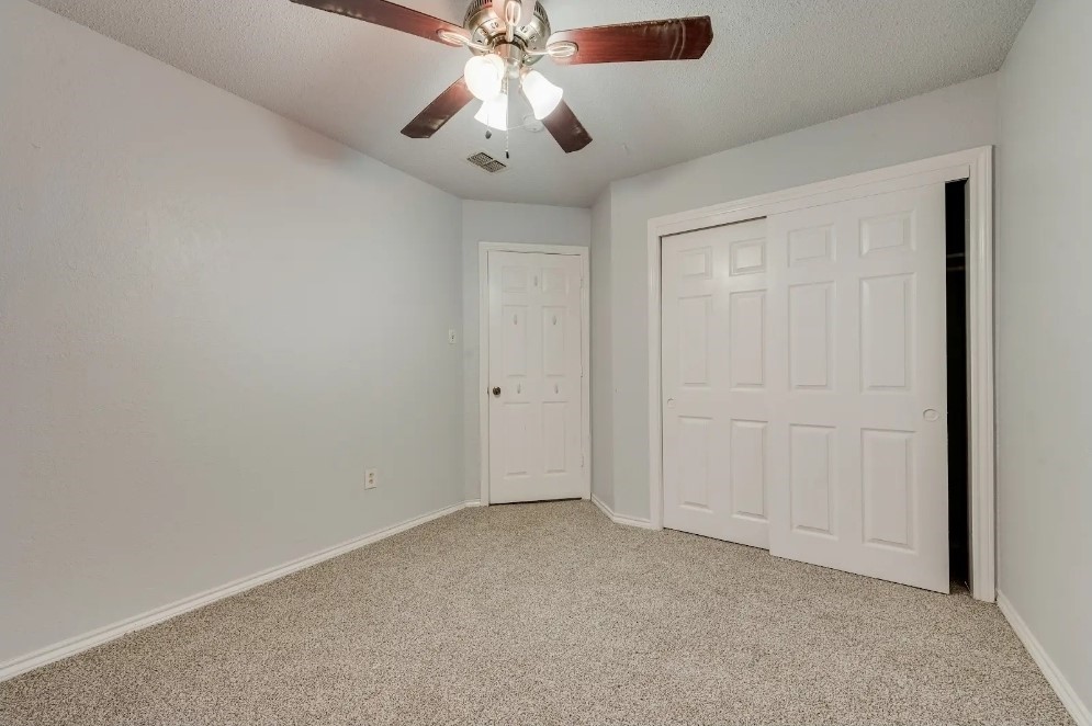 915 Freestone Drive Arlington TX 76017