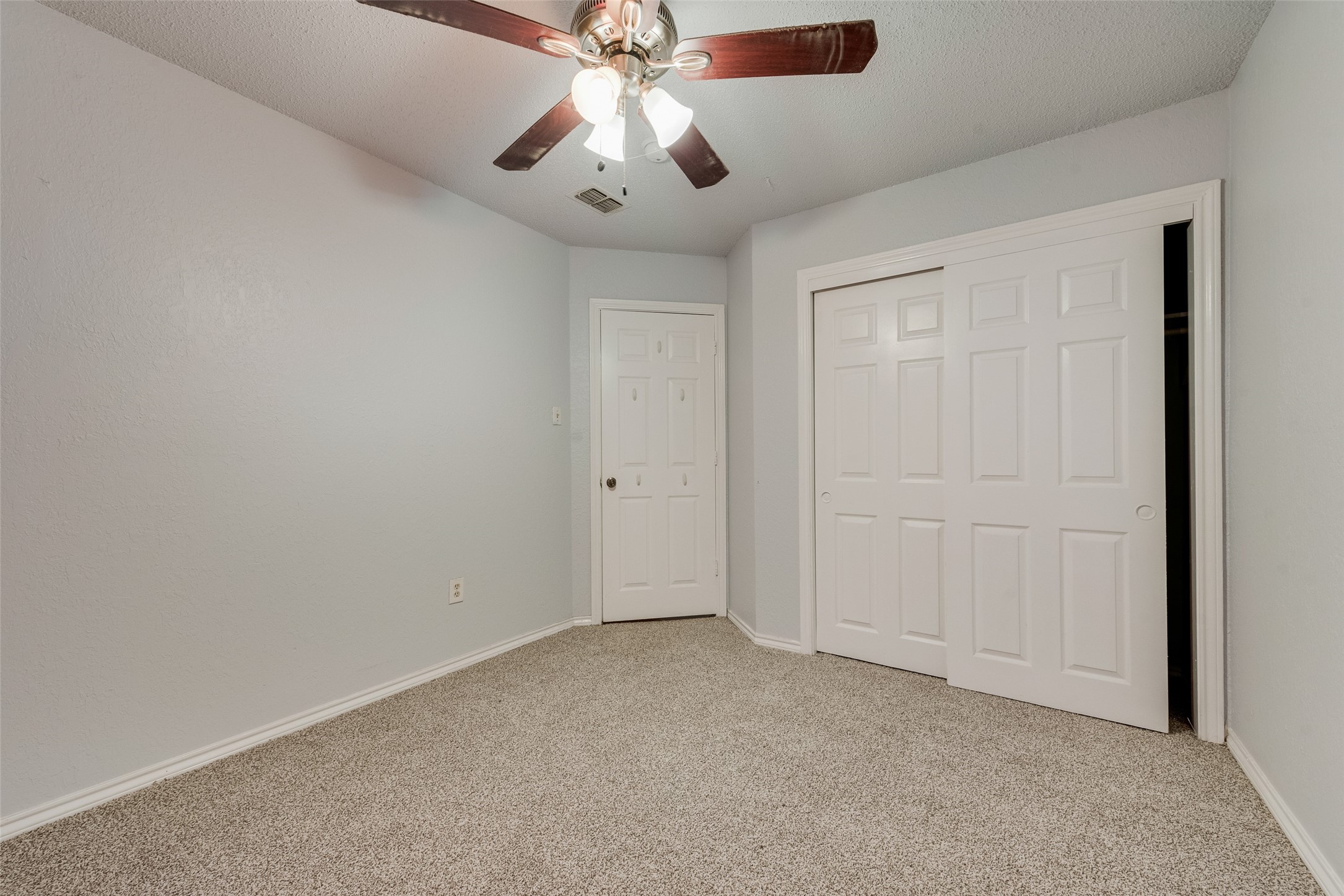 915 Freestone Drive Arlington TX 76017