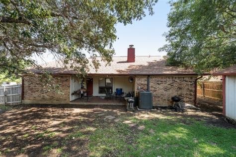 915 Freestone Drive Arlington TX 76017