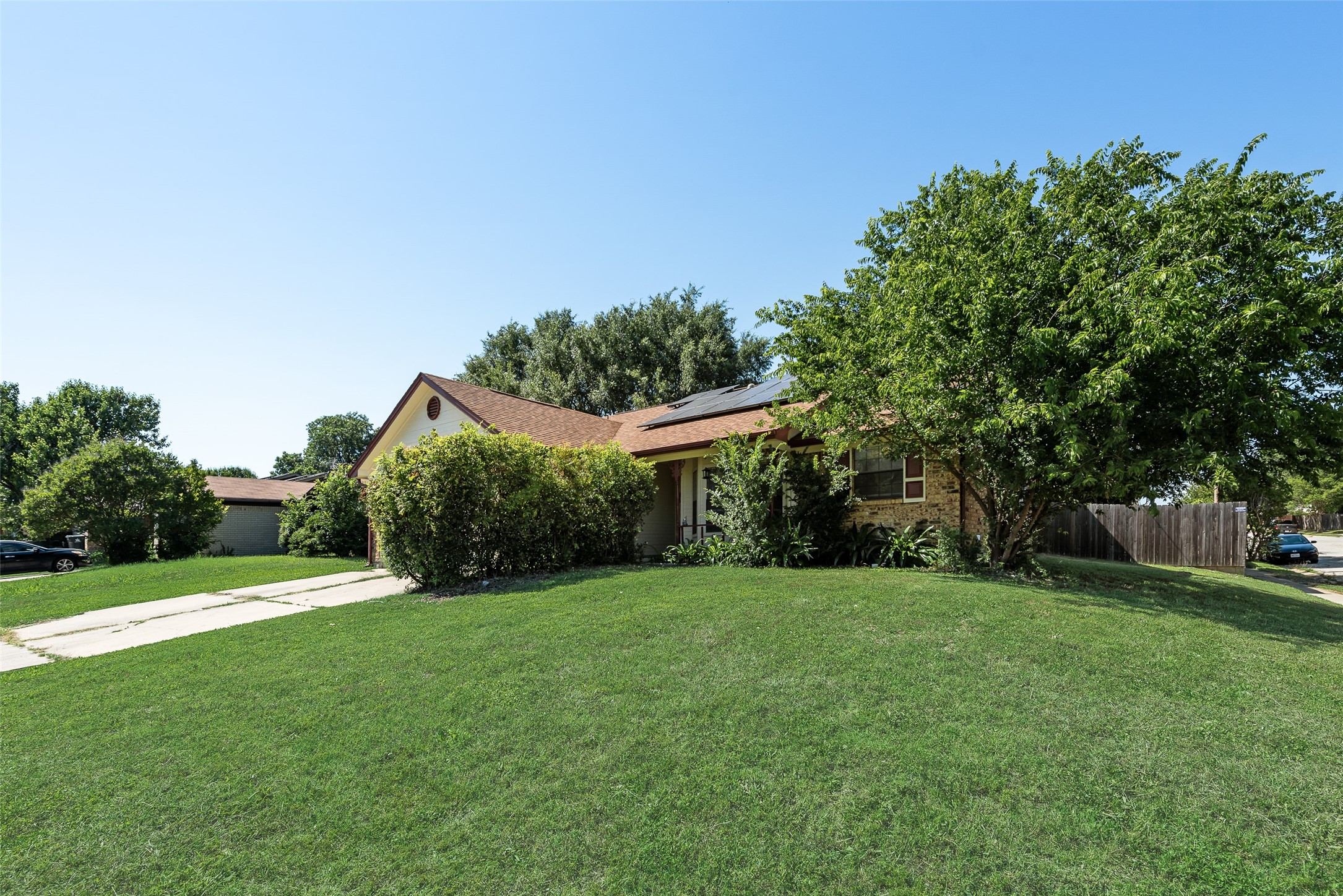 915 Freestone Drive Arlington TX 76017