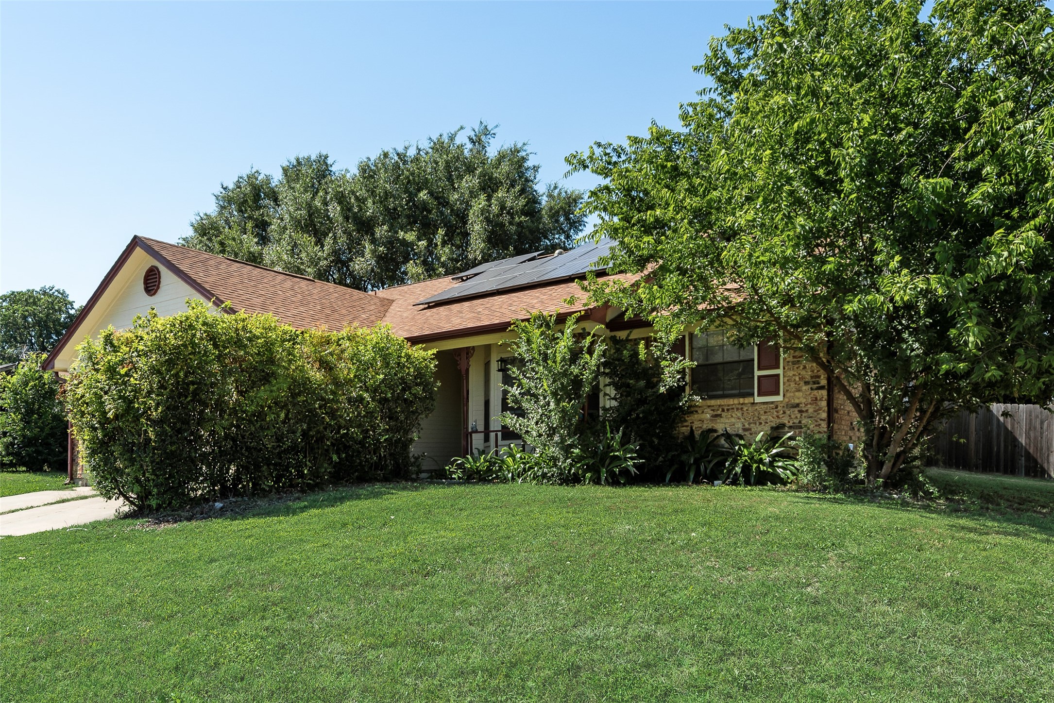 915 Freestone Drive Arlington TX 76017