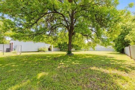 201 E Plummer Street Eastland TX 76448
