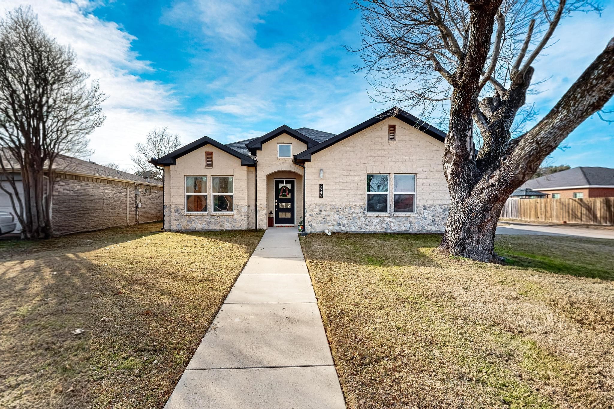 2745 Town North Drive Lancaster TX 75134