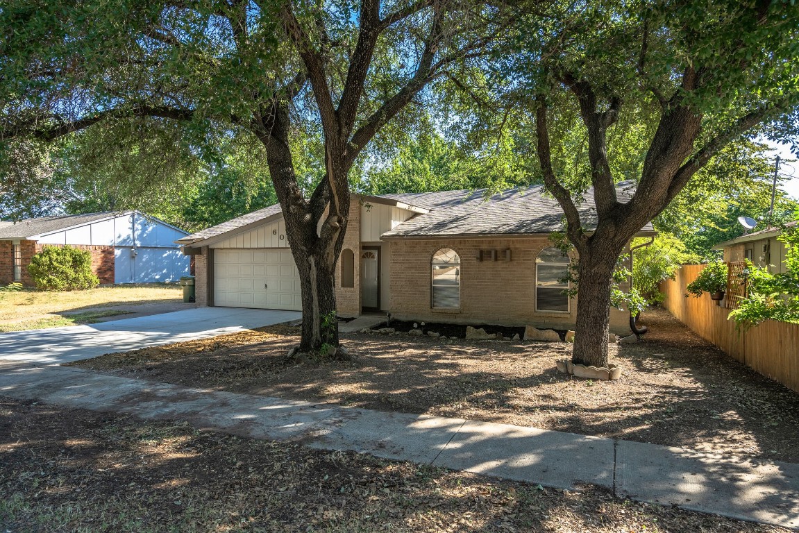 607 Hillcrest Street Mansfield TX 76063