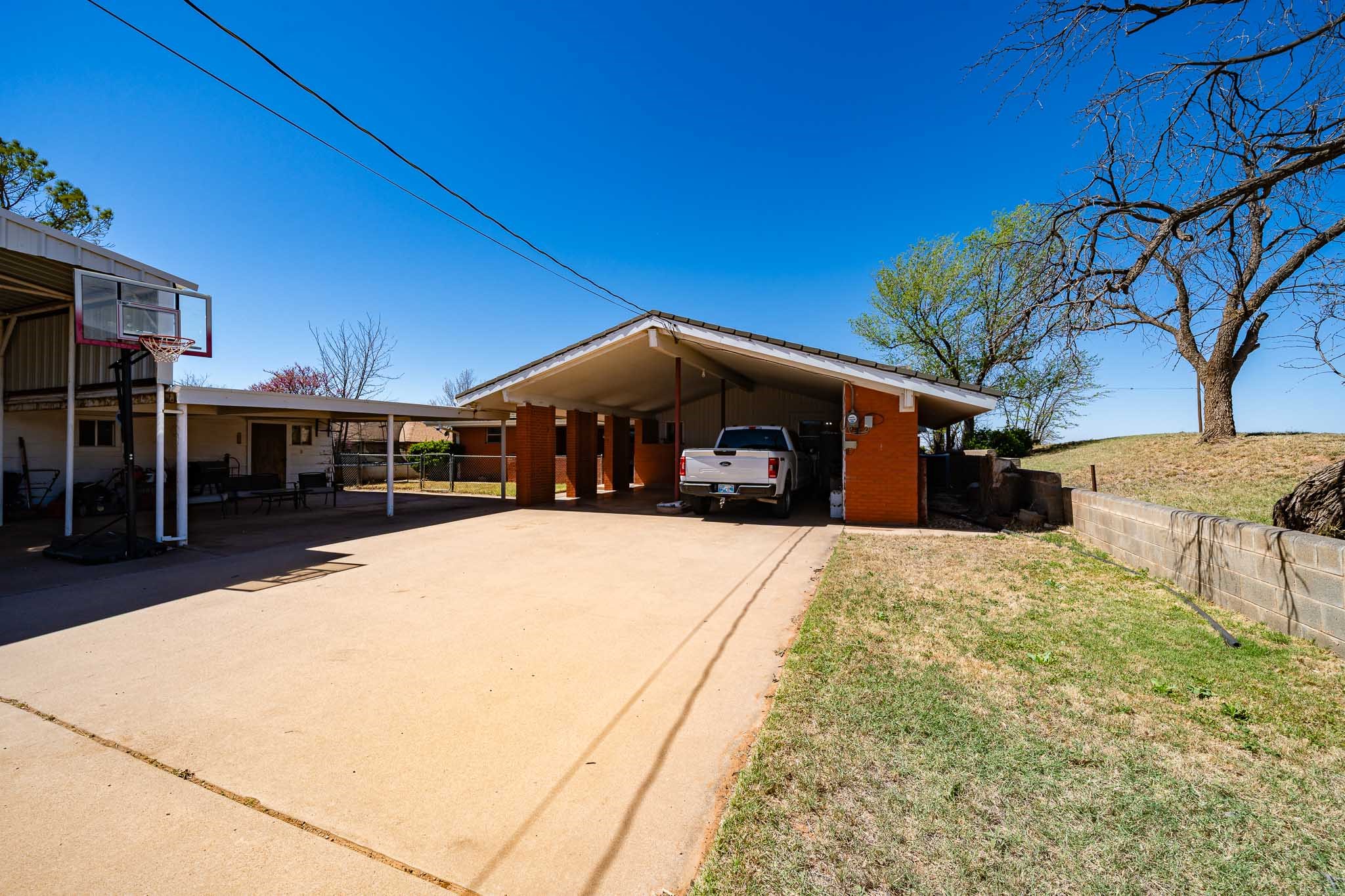412 N Orange Street Roby TX 79543