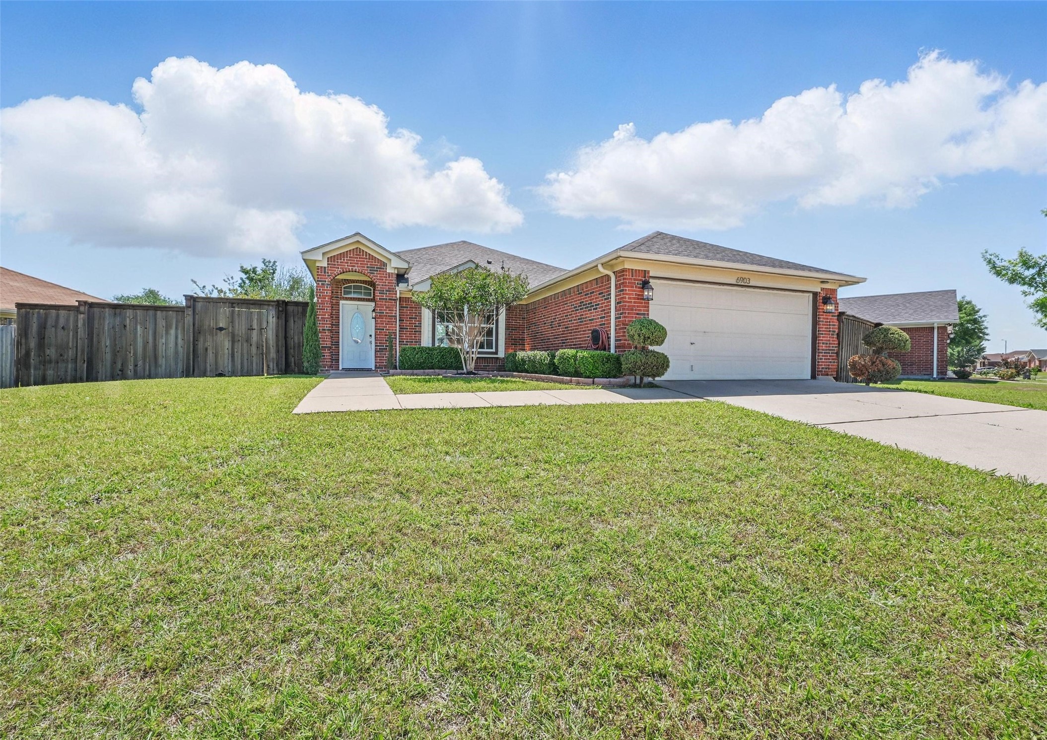 6903 Meadow Bend Drive Arlington TX 76002