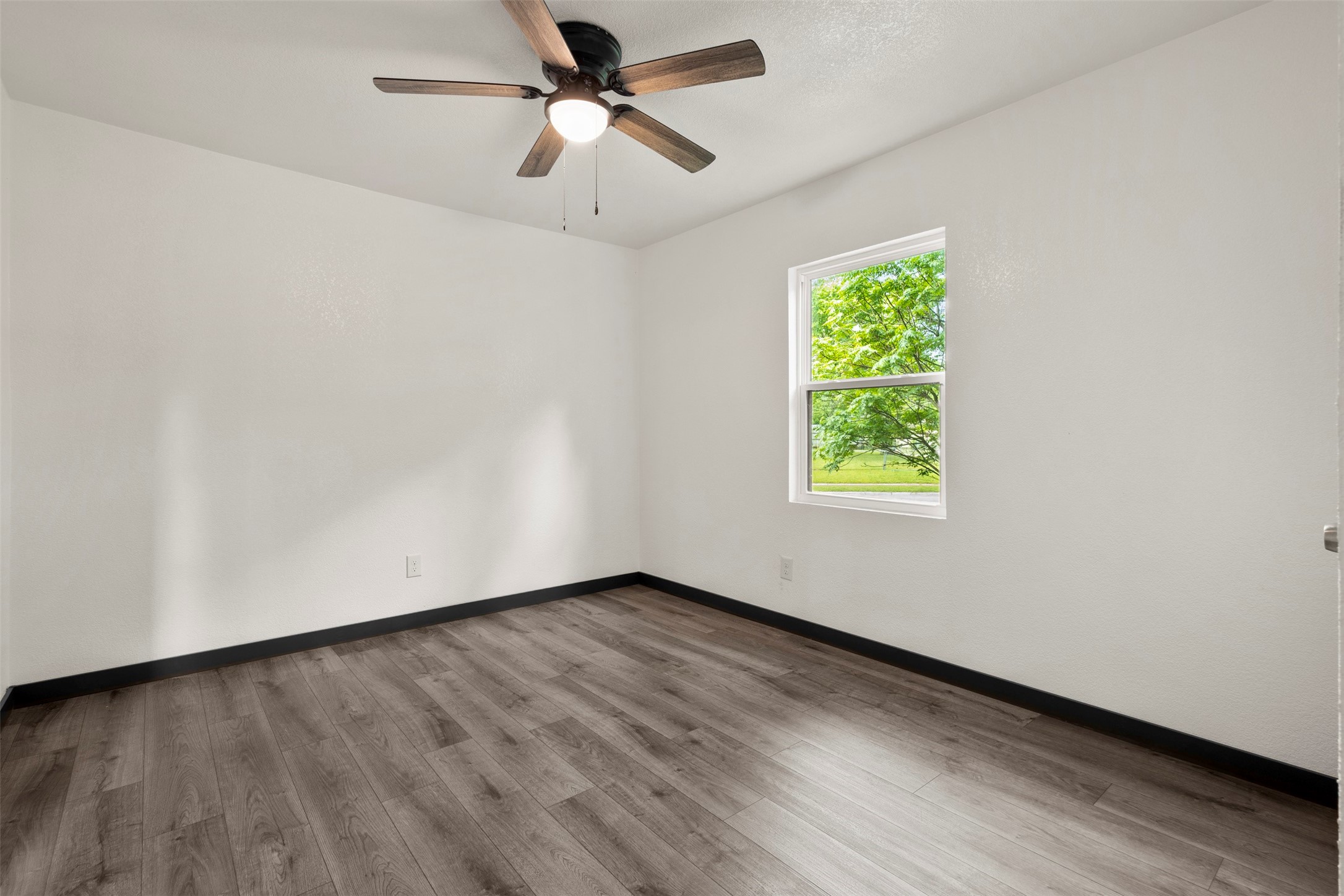8033 Komalty Drive Dallas TX 75217