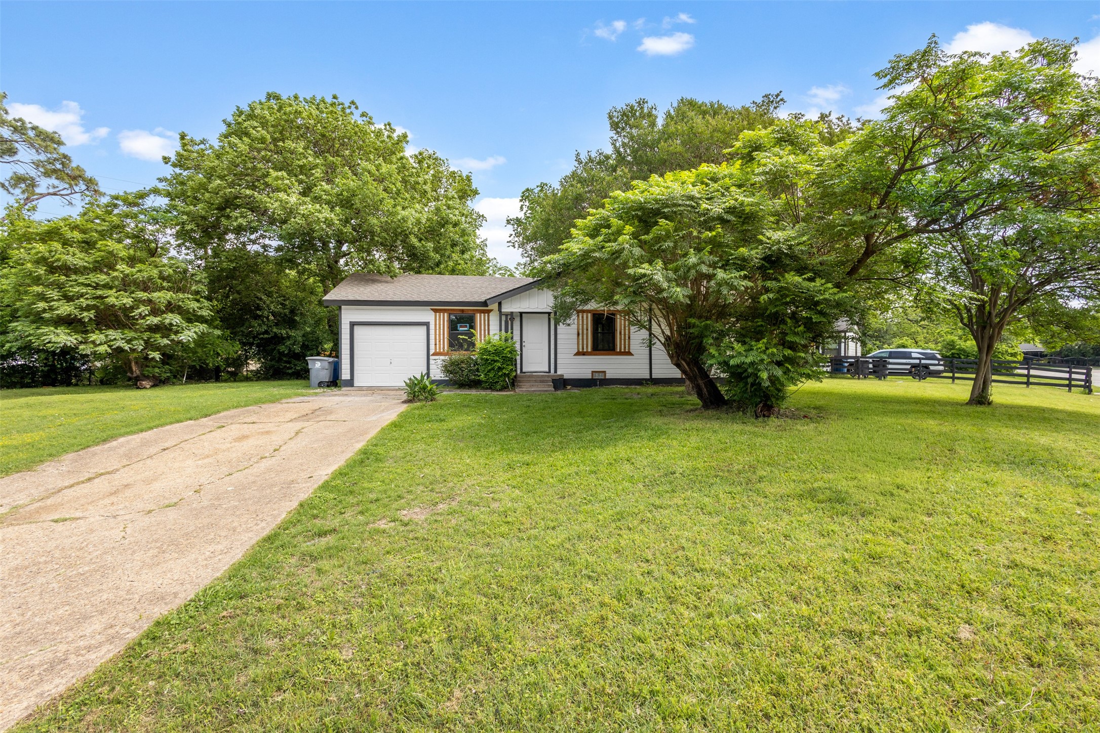 8033 Komalty Drive Dallas TX 75217