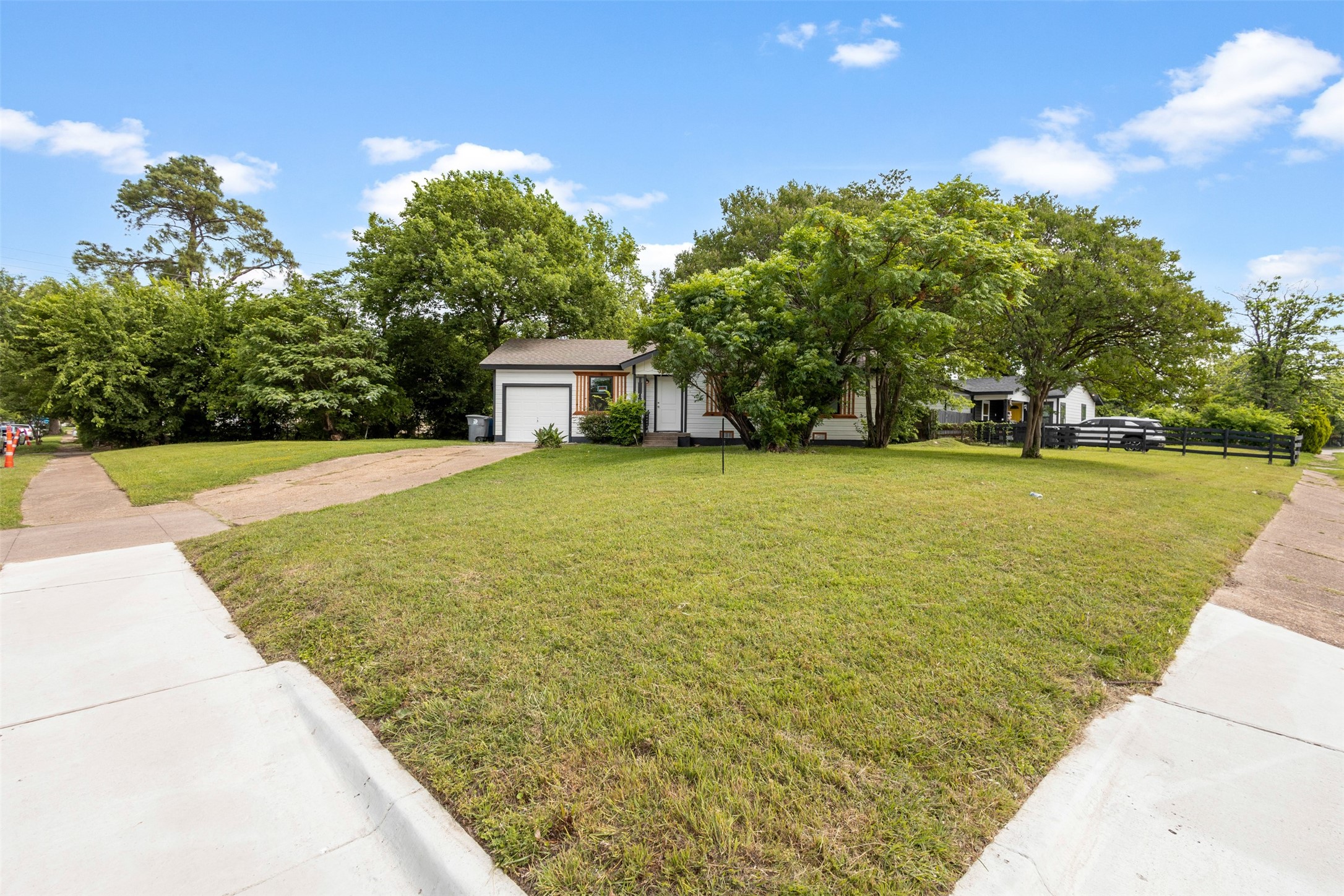 8033 Komalty Drive Dallas TX 75217