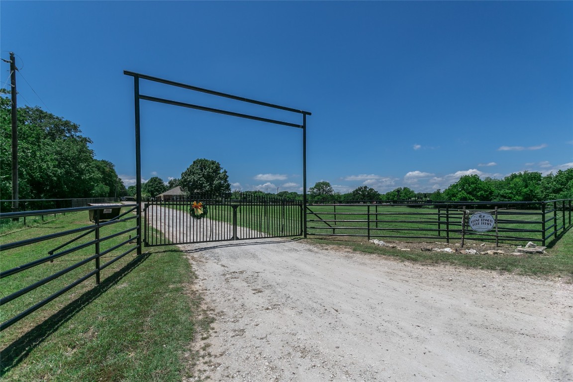 6856 County Road 406 Grandview TX 76050