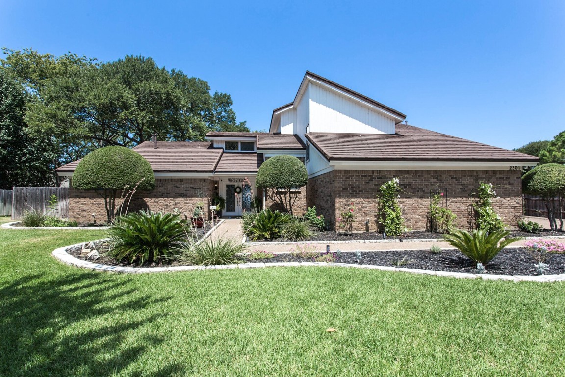 2301 Autumn Oaks Trail Arlington TX 76006