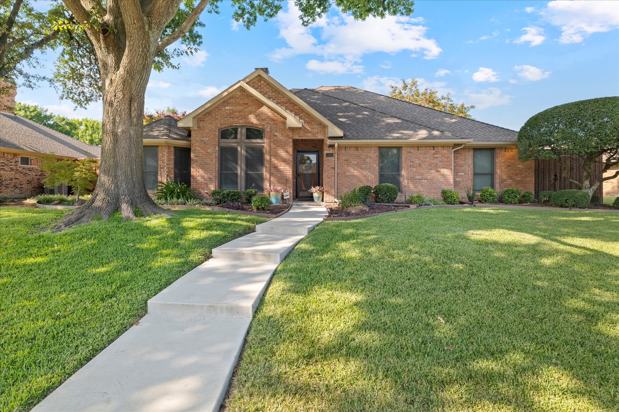 1205 O Shannon Lane Garland TX 75044