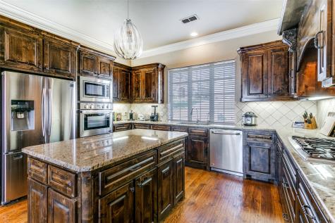 6800 Woodland Hills Drive North Richland Hills TX 76182
