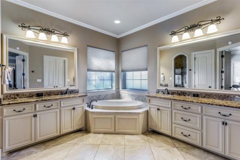 6800 Woodland Hills Drive North Richland Hills TX 76182