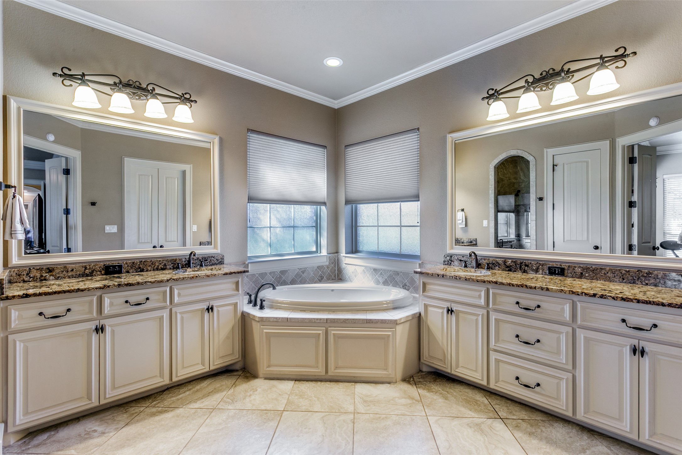 6800 Woodland Hills Drive North Richland Hills TX 76182