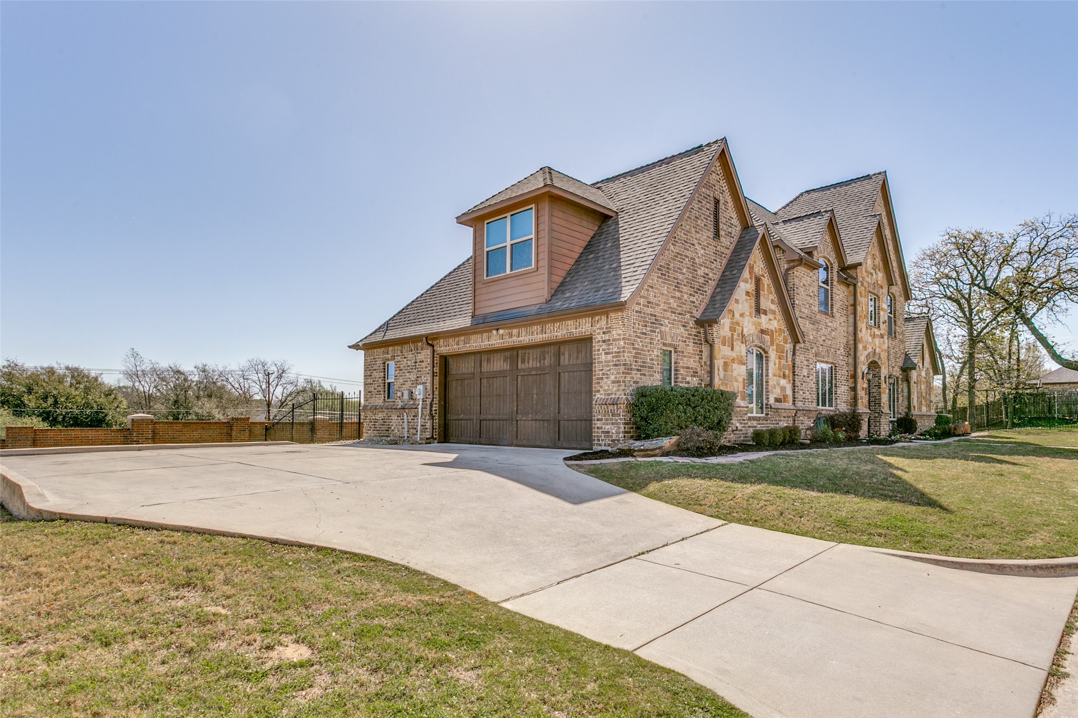6800 Woodland Hills Drive North Richland Hills TX 76182