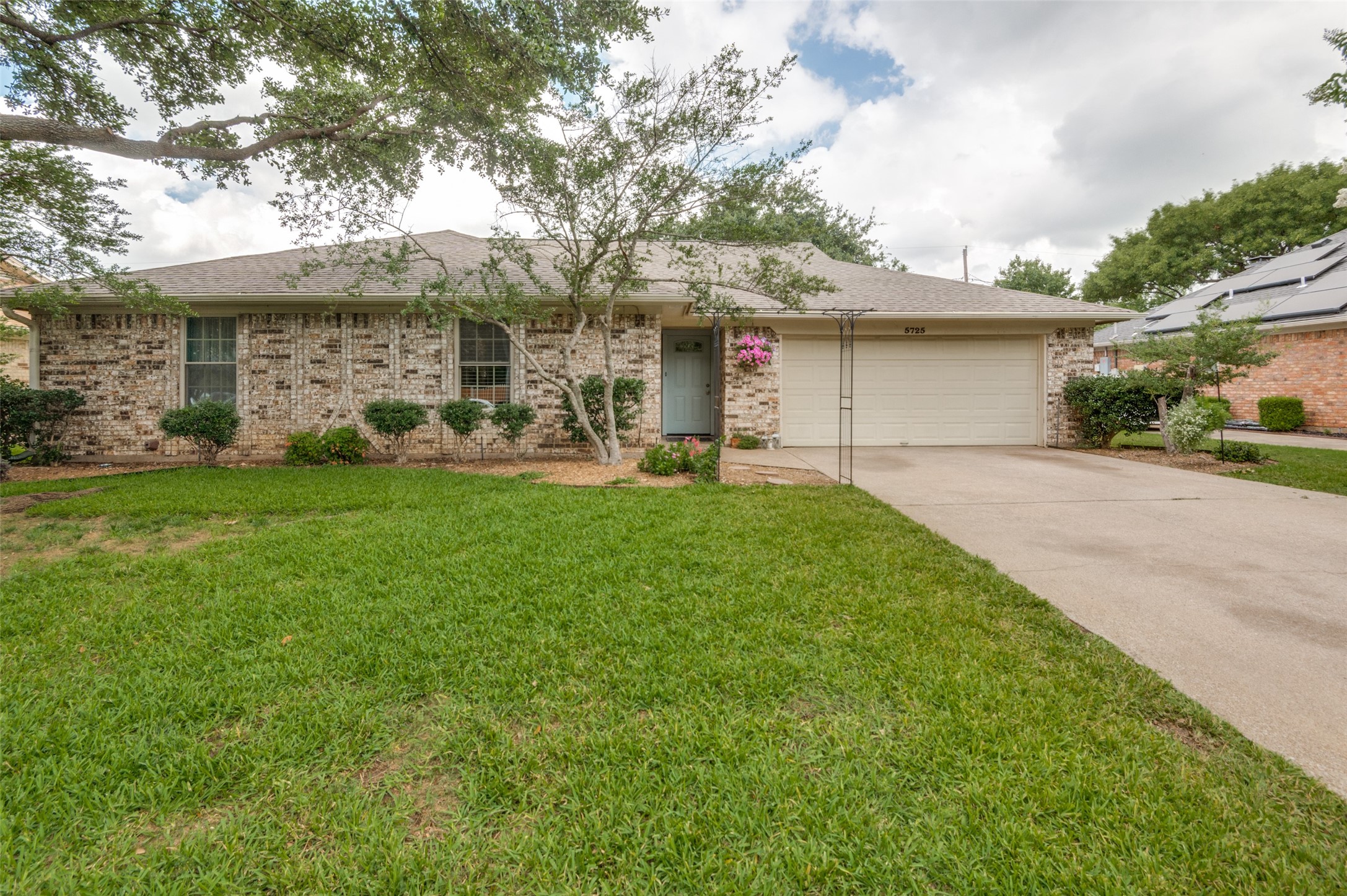 5725 Rio De Janeiro Circle North Richland Hills TX 76180
