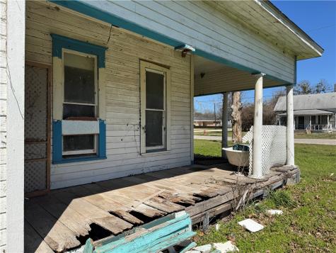 320 N 5th Street Lott TX 76656
