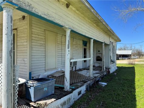 320 N 5th Street Lott TX 76656