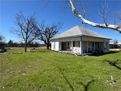 320 N 5th Street Lott TX 76656