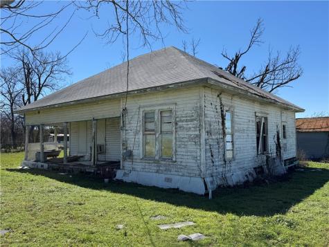 320 N 5th Street Lott TX 76656