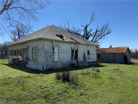 320 N 5th Street Lott TX 76656