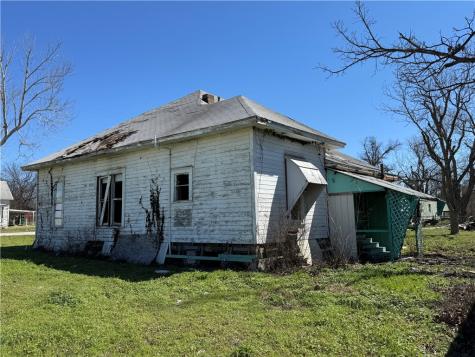 320 N 5th Street Lott TX 76656