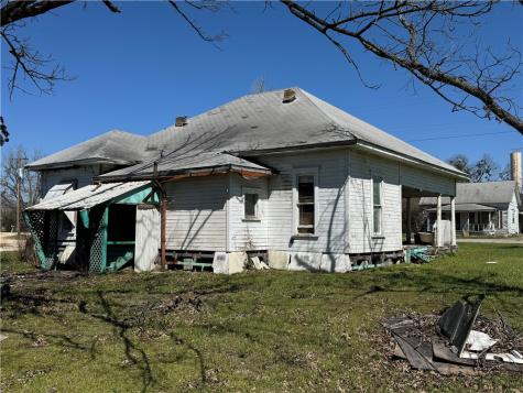 320 N 5th Street Lott TX 76656