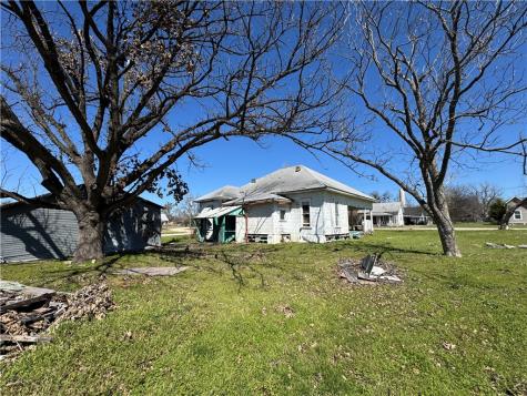 320 N 5th Street Lott TX 76656