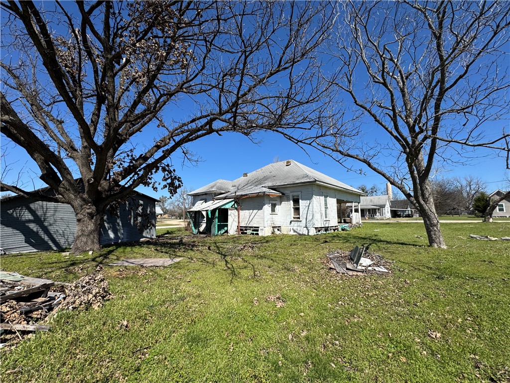 320 N 5th Street Lott TX 76656