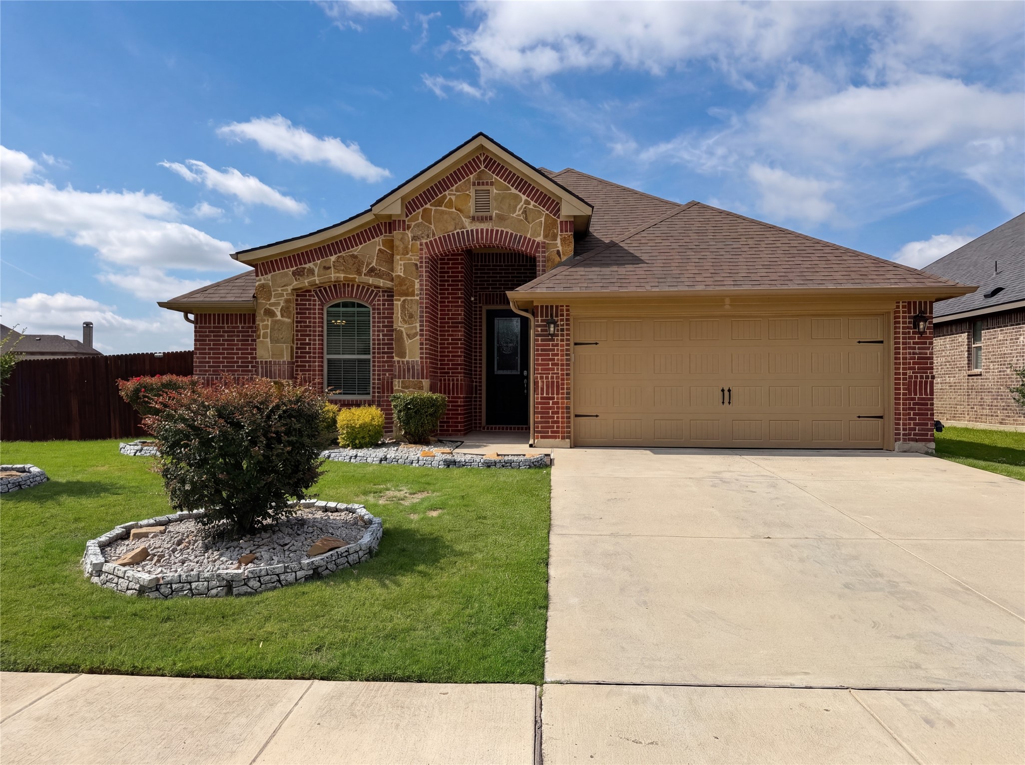 709 Ravenwood Drive Saginaw TX 76179