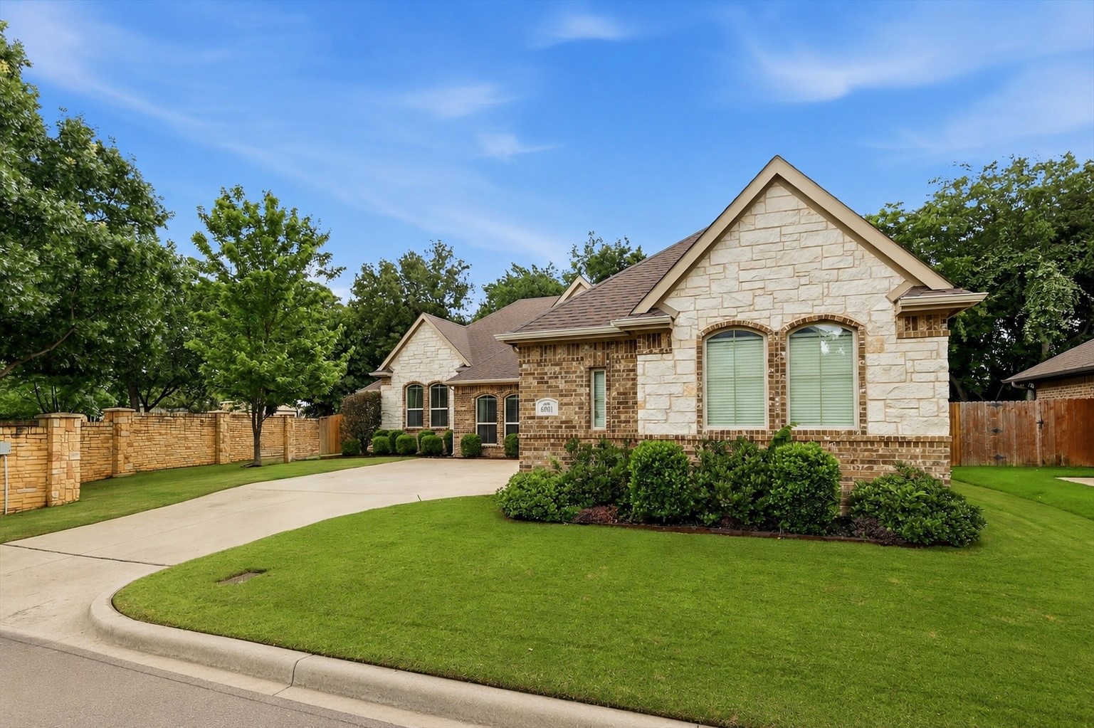 6901 Golf Green Drive Arlington TX 76001
