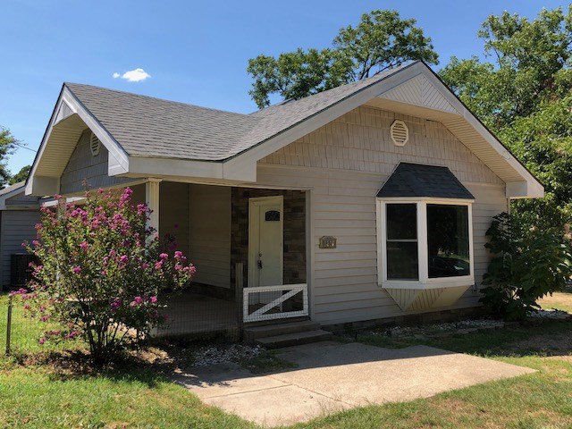 1210 W Bullock Street Denison TX 75020