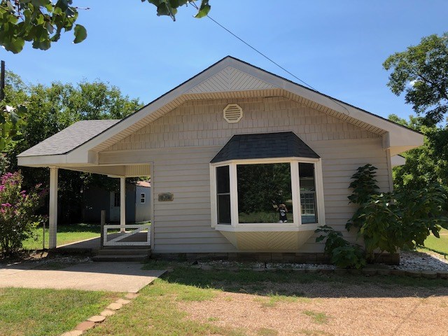 1210 W Bullock Street Denison TX 75020
