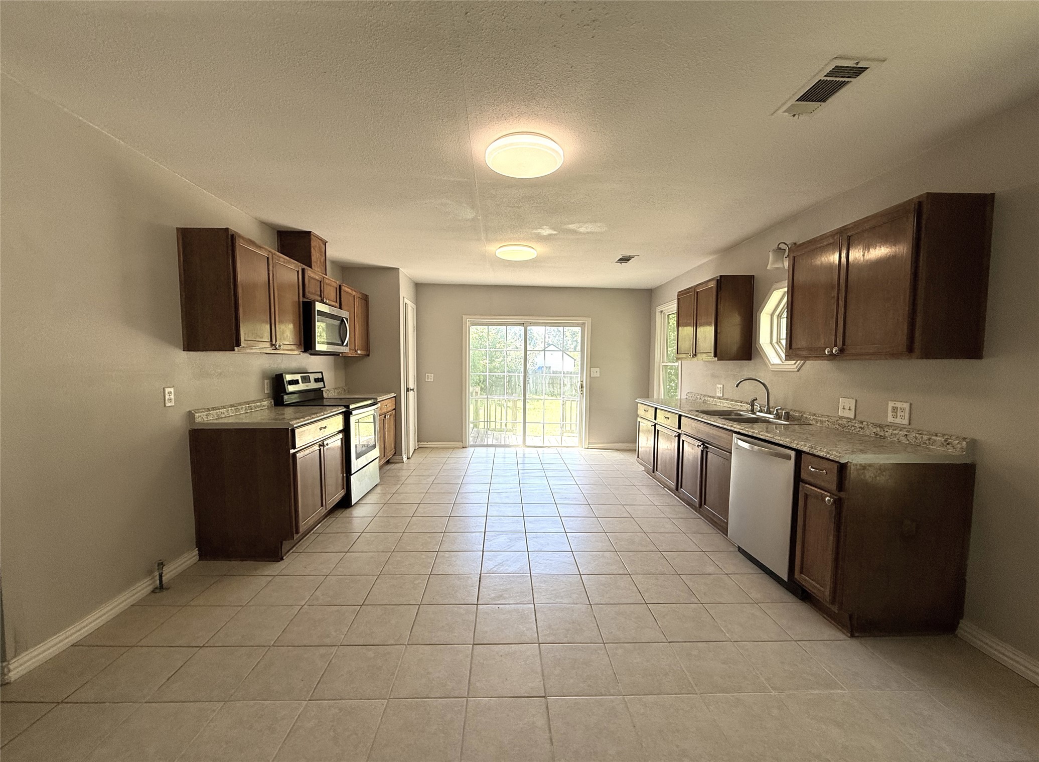 1210 W Bullock Street Denison TX 75020