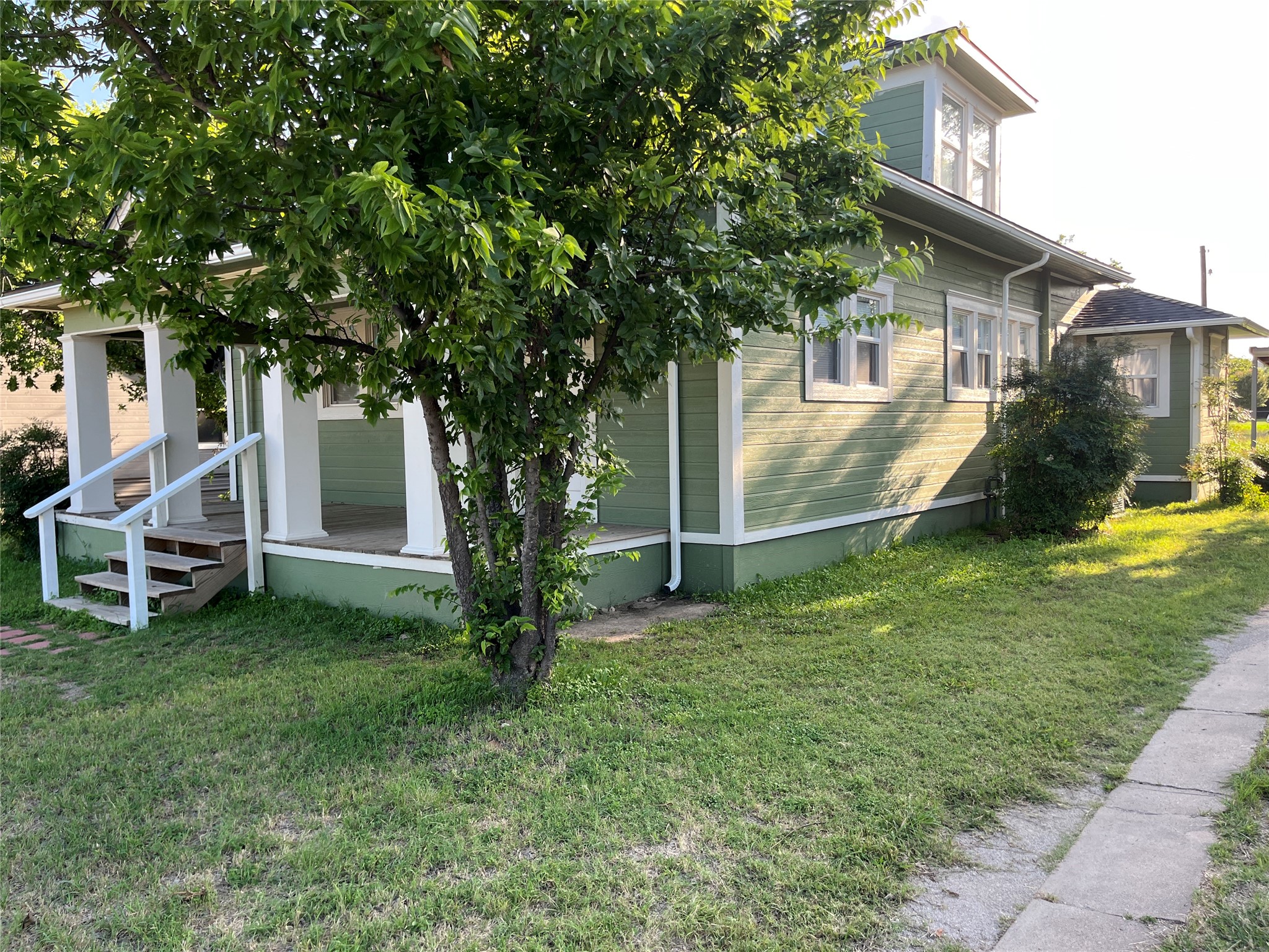 606 S Pecos Street Coleman TX 76834