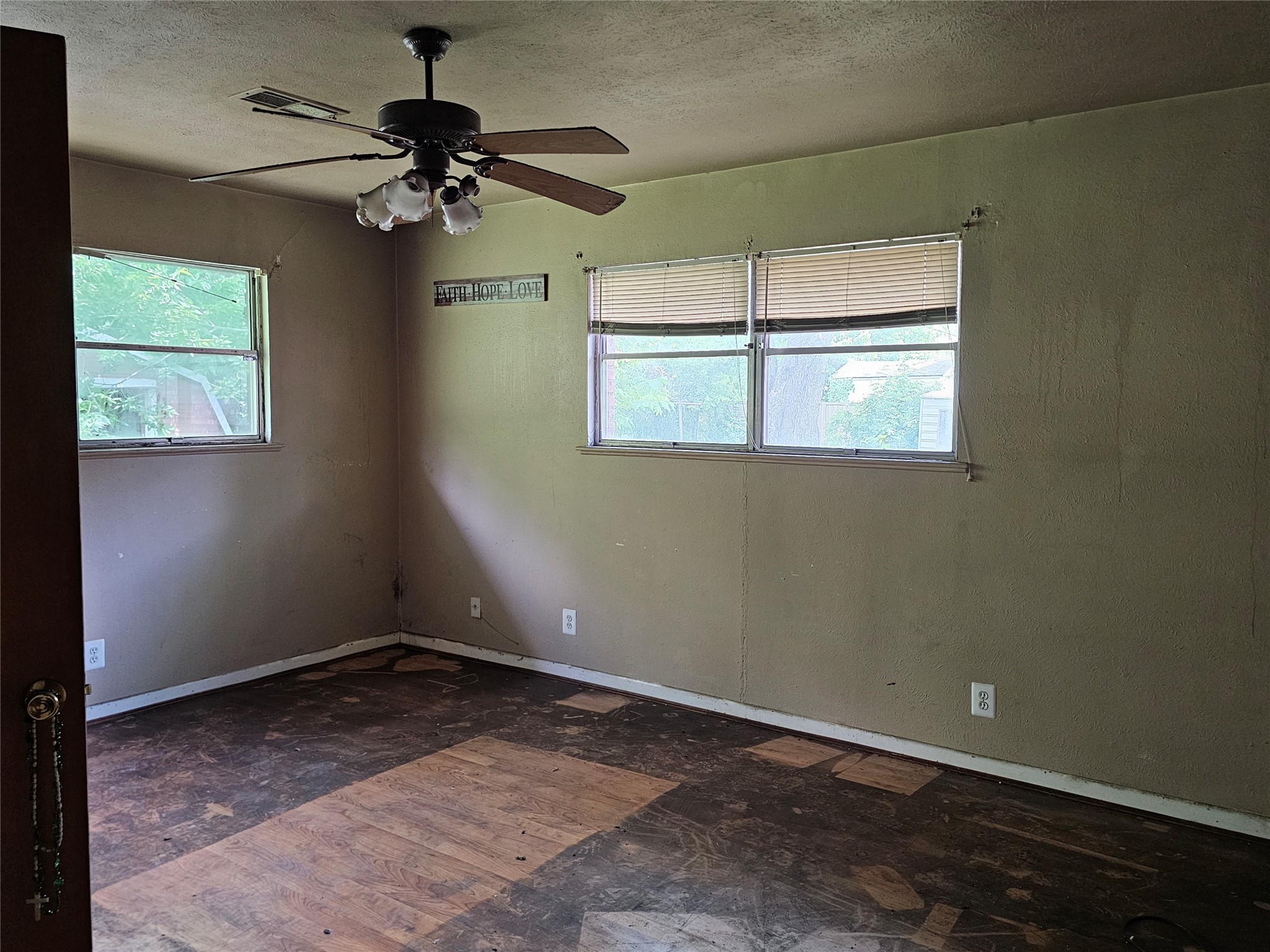 5301 Ammons Street Haltom City TX 76117