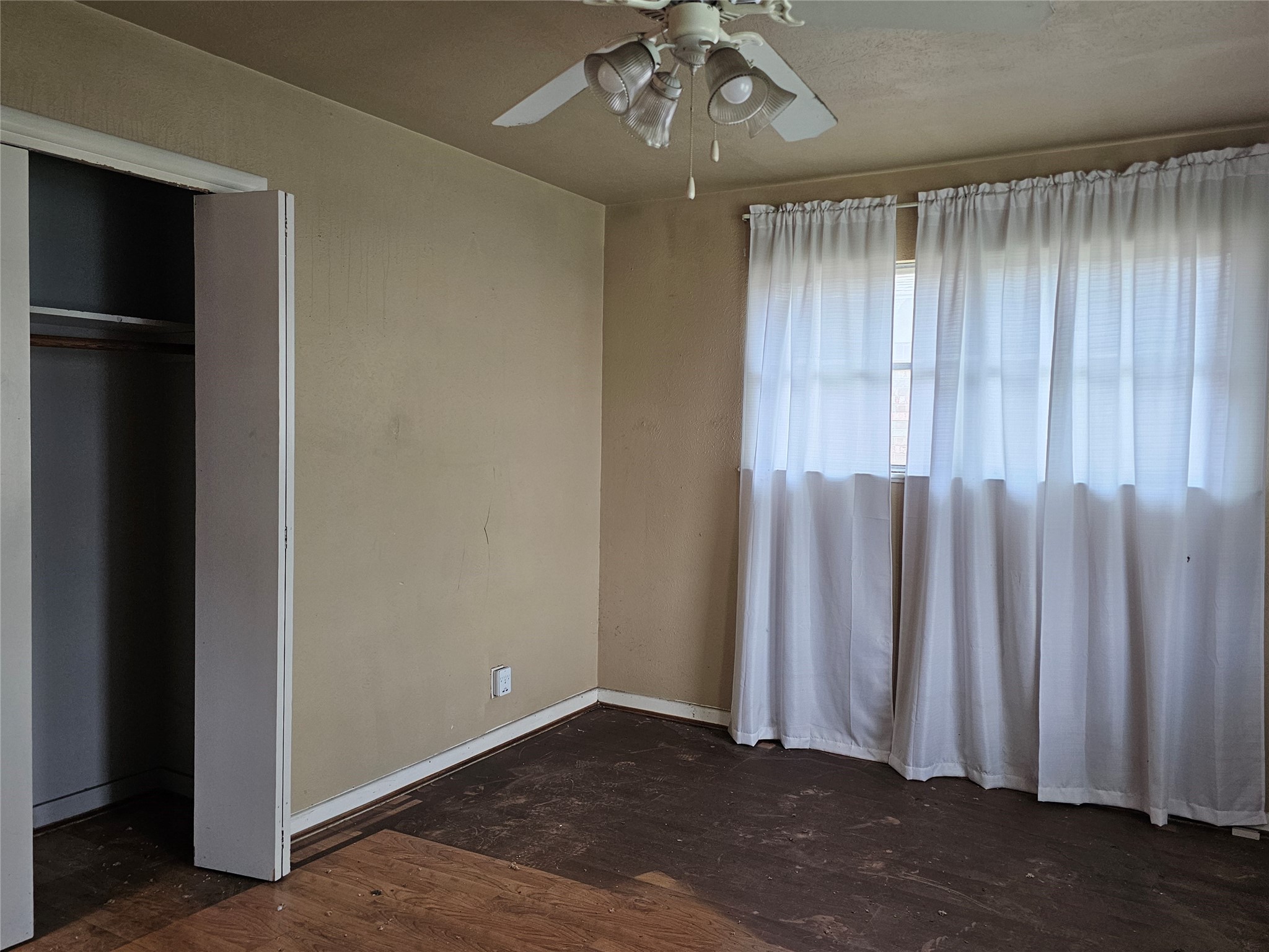 5301 Ammons Street Haltom City TX 76117