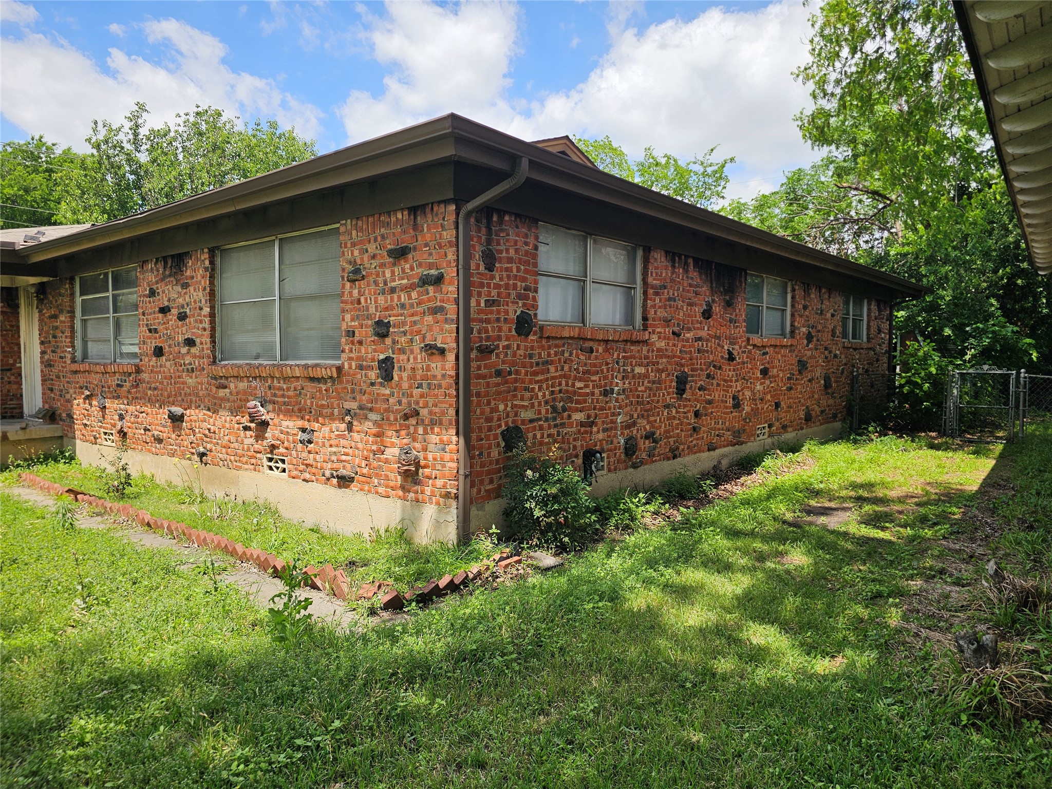 5301 Ammons Street Haltom City TX 76117