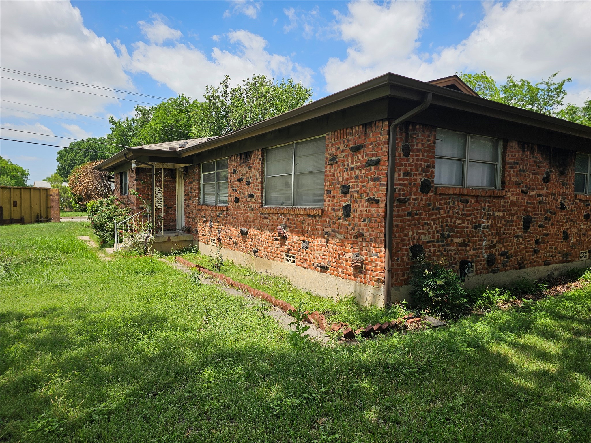 5301 Ammons Street Haltom City TX 76117