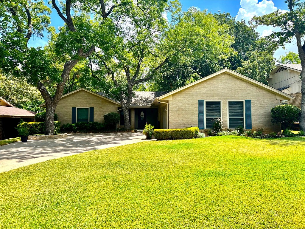 2205 Shady Meadow Court Arlington TX 76013