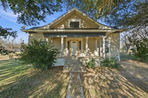 602 Cedar Street Lott TX 76656