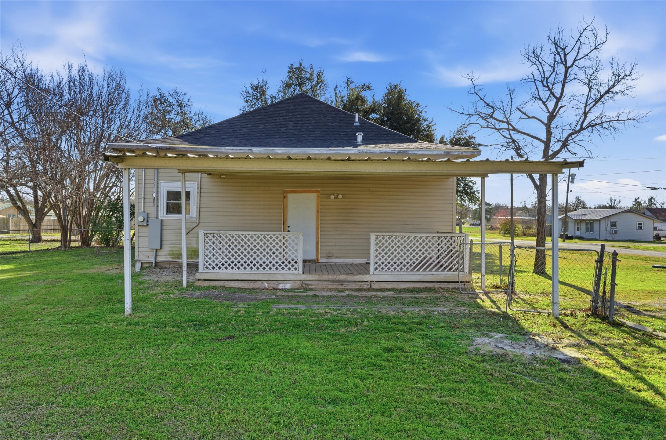 602 Cedar Street Lott TX 76656
