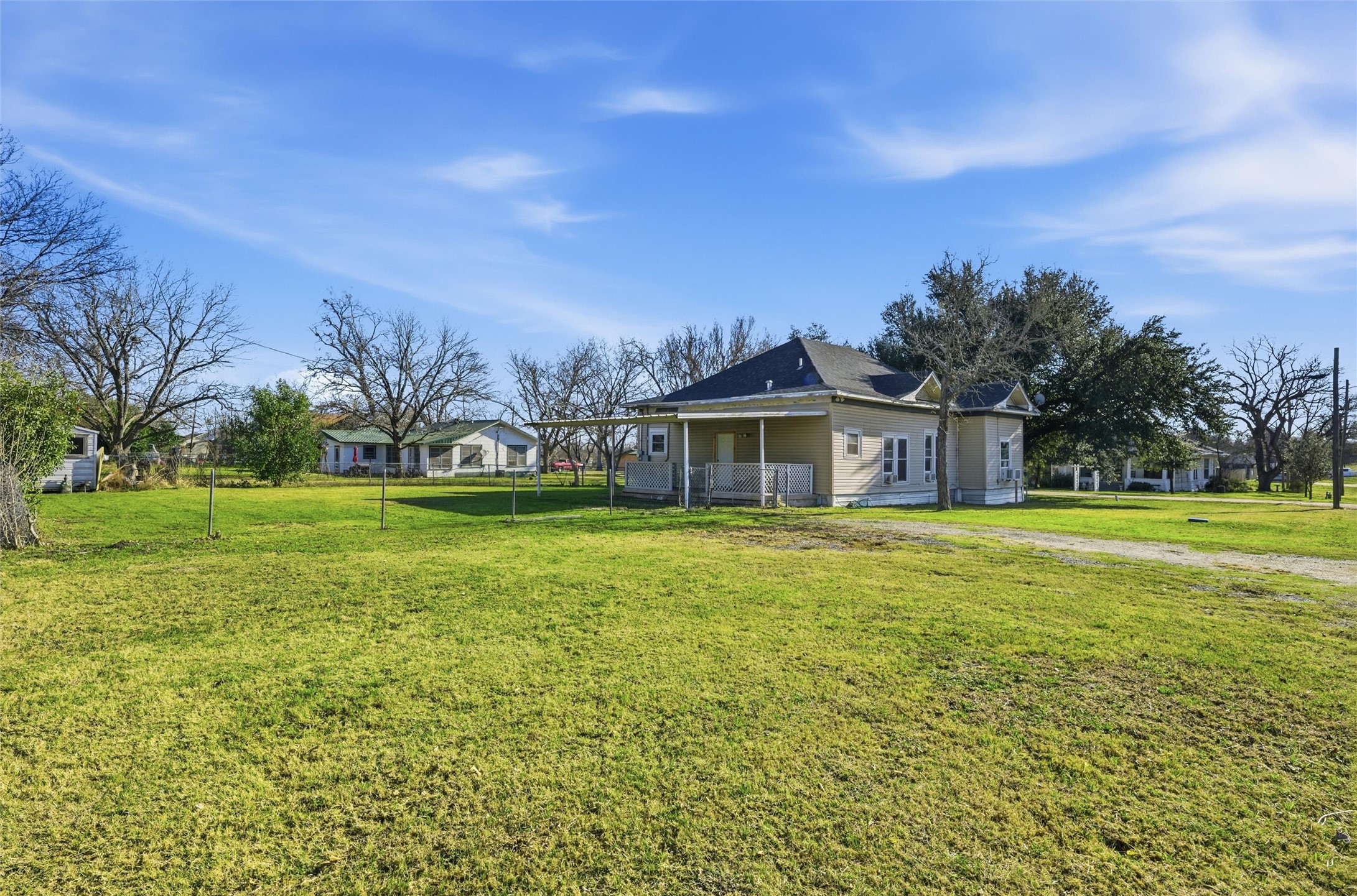 602 Cedar Street Lott TX 76656