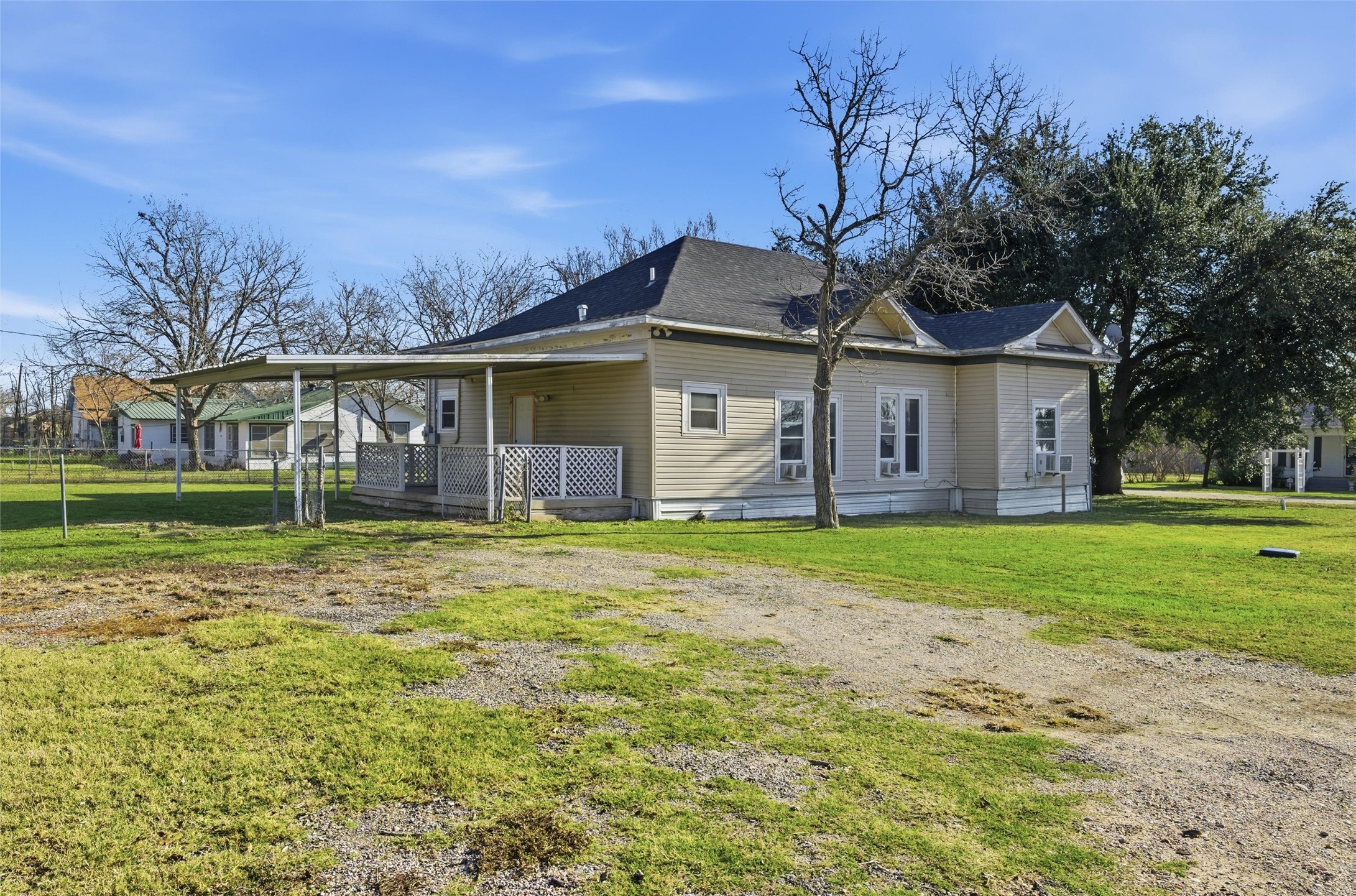 602 Cedar Street Lott TX 76656